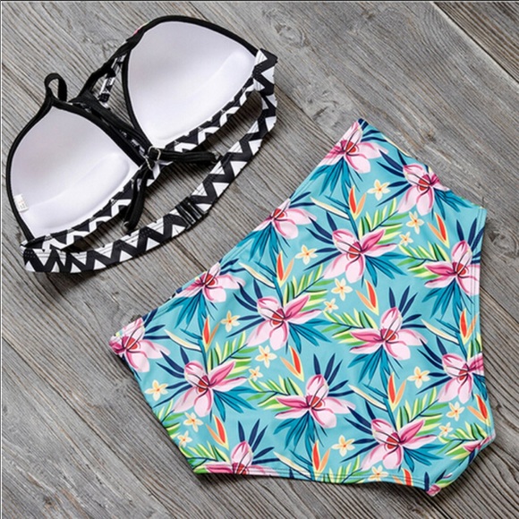 Floral Print Cut Out Detail Bikini - Picture 3 of 4